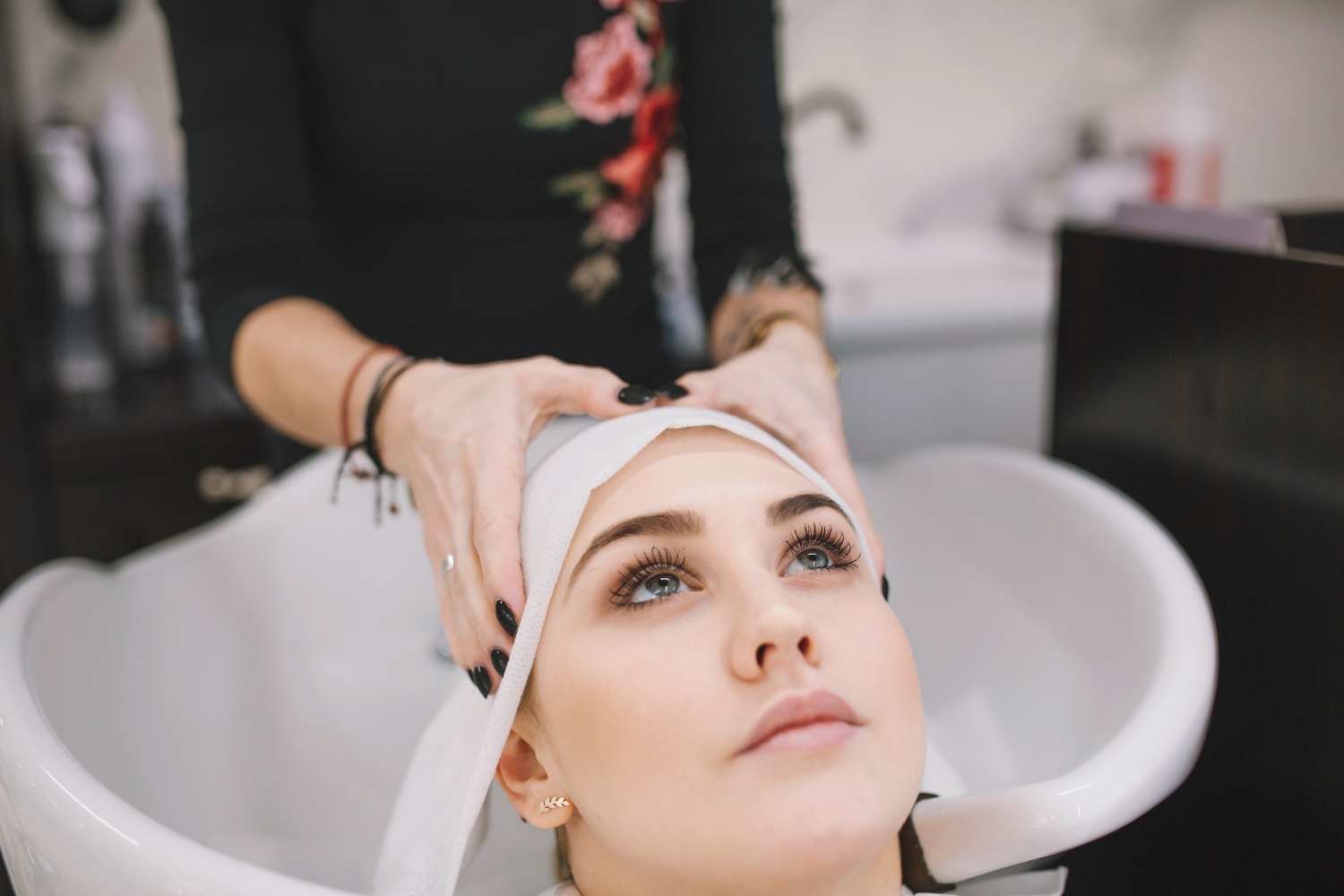 Laundry service for hair salons